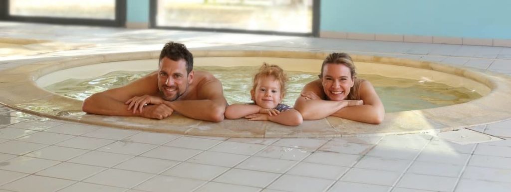 Familie in der Therme